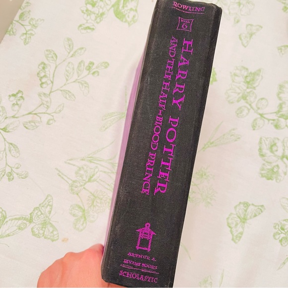 Harry Potter and the Half-Blood Prince Book 6 - Picture 4 of 5